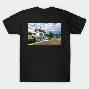 The Lock Keeper's Cottage At Goring T-Shirt